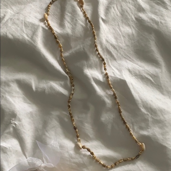 shell necklace - Picture 3 of 3